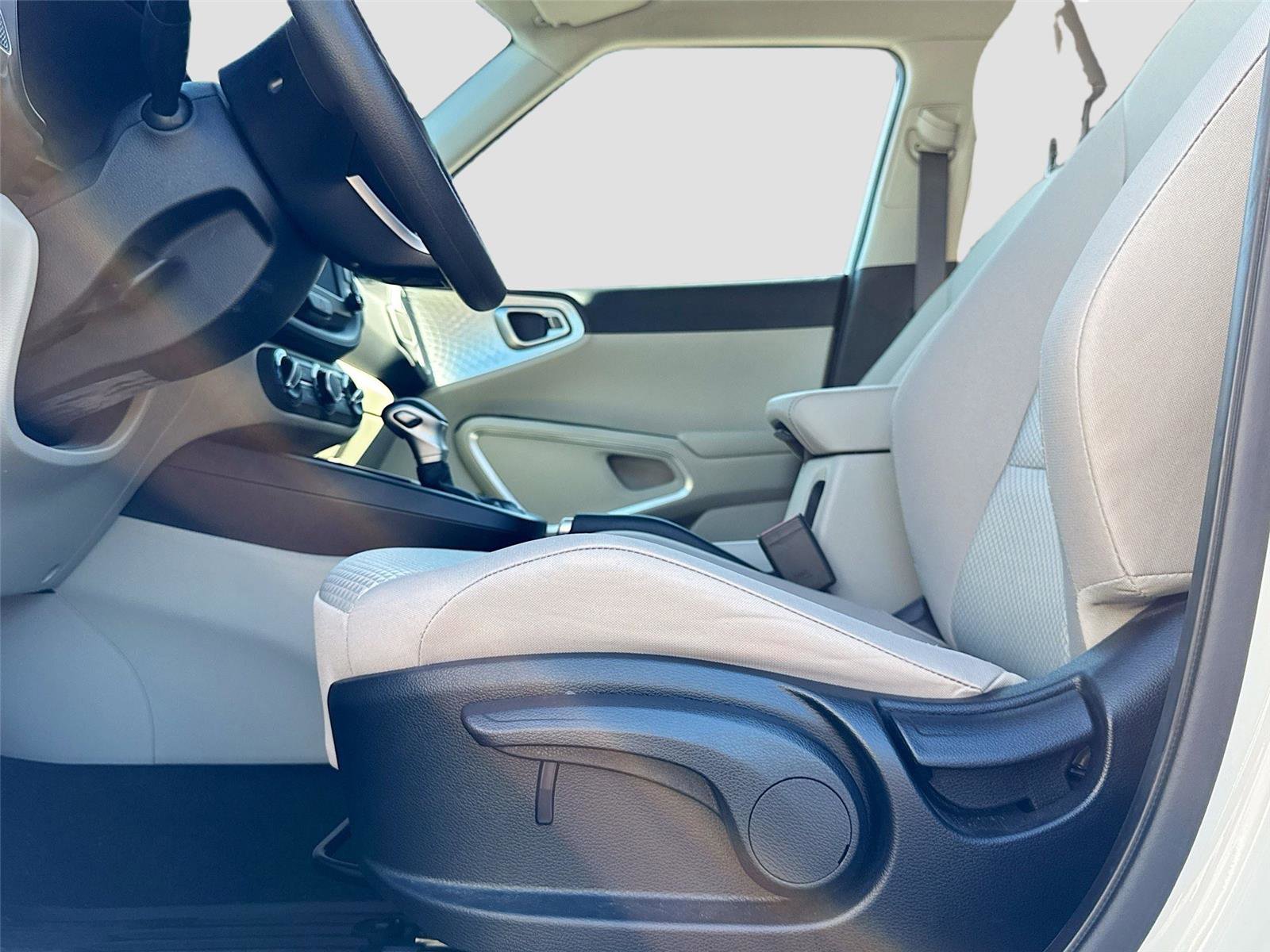 Used 2023 Kia Soul LX image 18