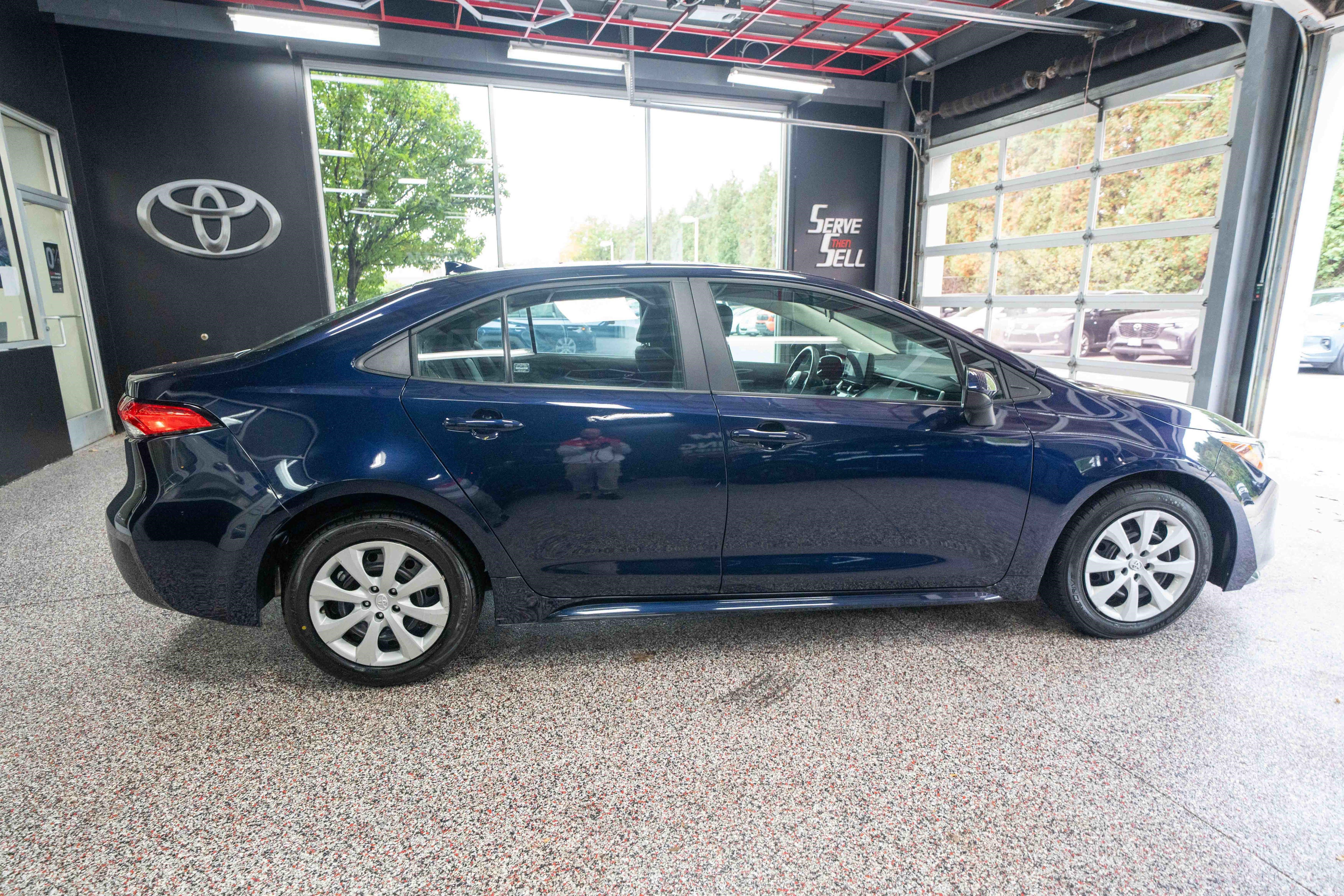 Used 2024 Toyota Corolla LE FWD image 4