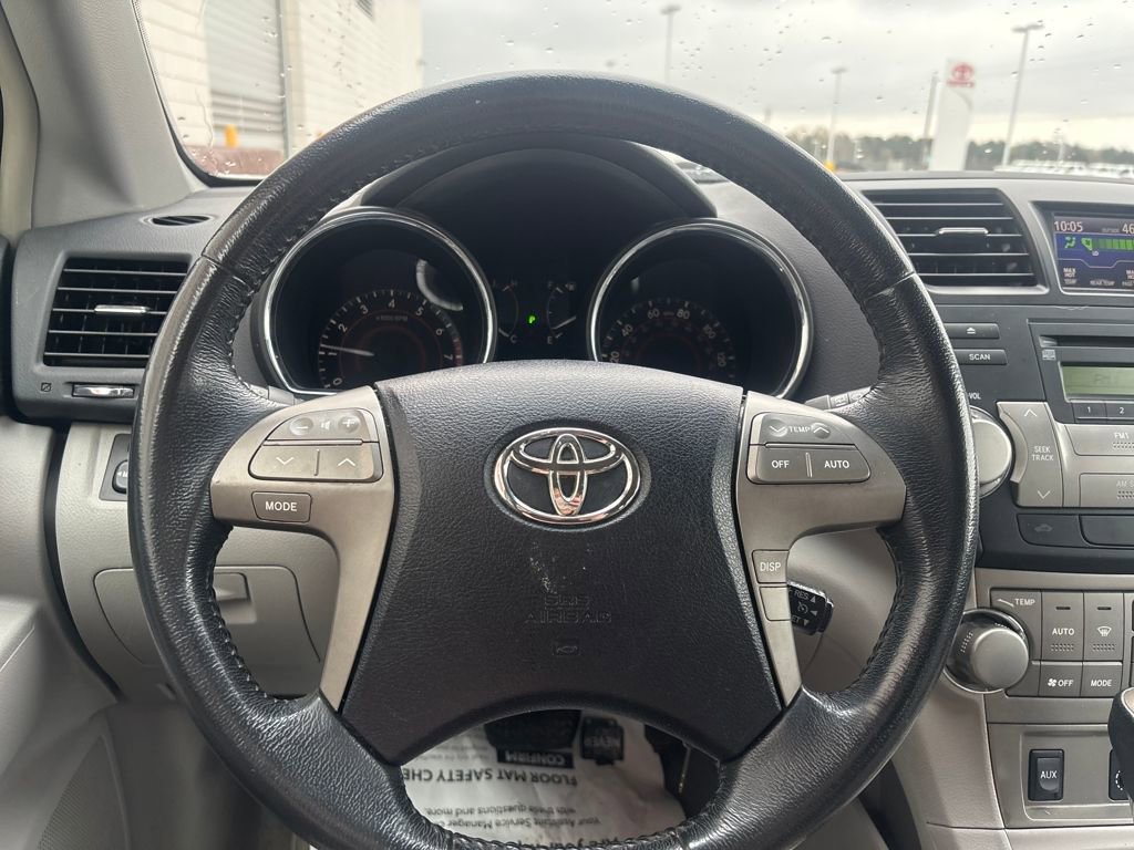 Used 2010 Toyota Highlander SE image 19