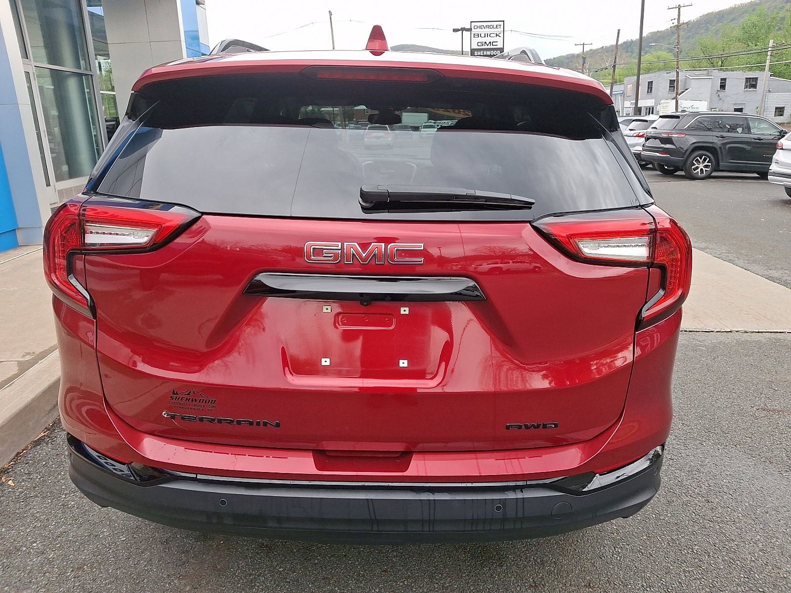 Used 2023 GMC Terrain SLE w/ Driver Convenience Package AWD/4WD image 5