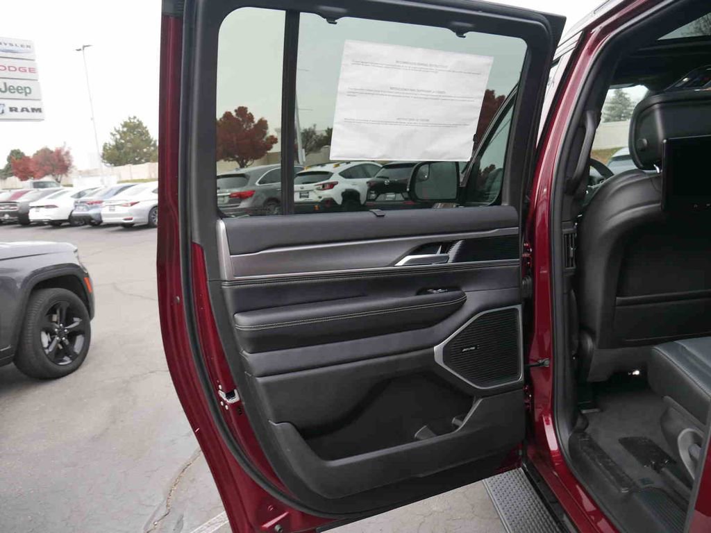 New 2025 Jeep Wagoneer L Series II w/ Convenience Group I AWD/4WD image 15