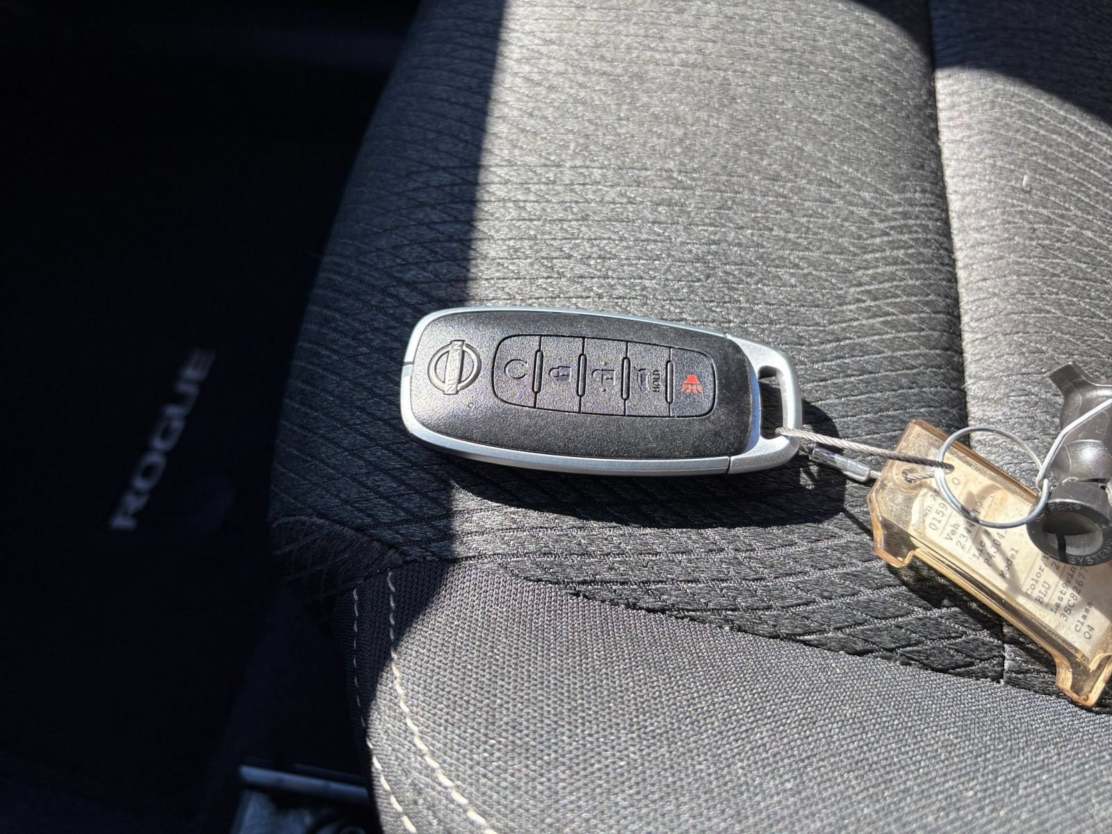 Used 2025 Nissan Rogue SV AWD/4WD image 20