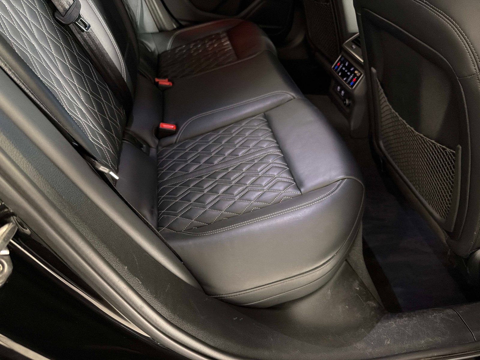 Used 2021 Audi S6 Prestige w/ Prestige Package image 27