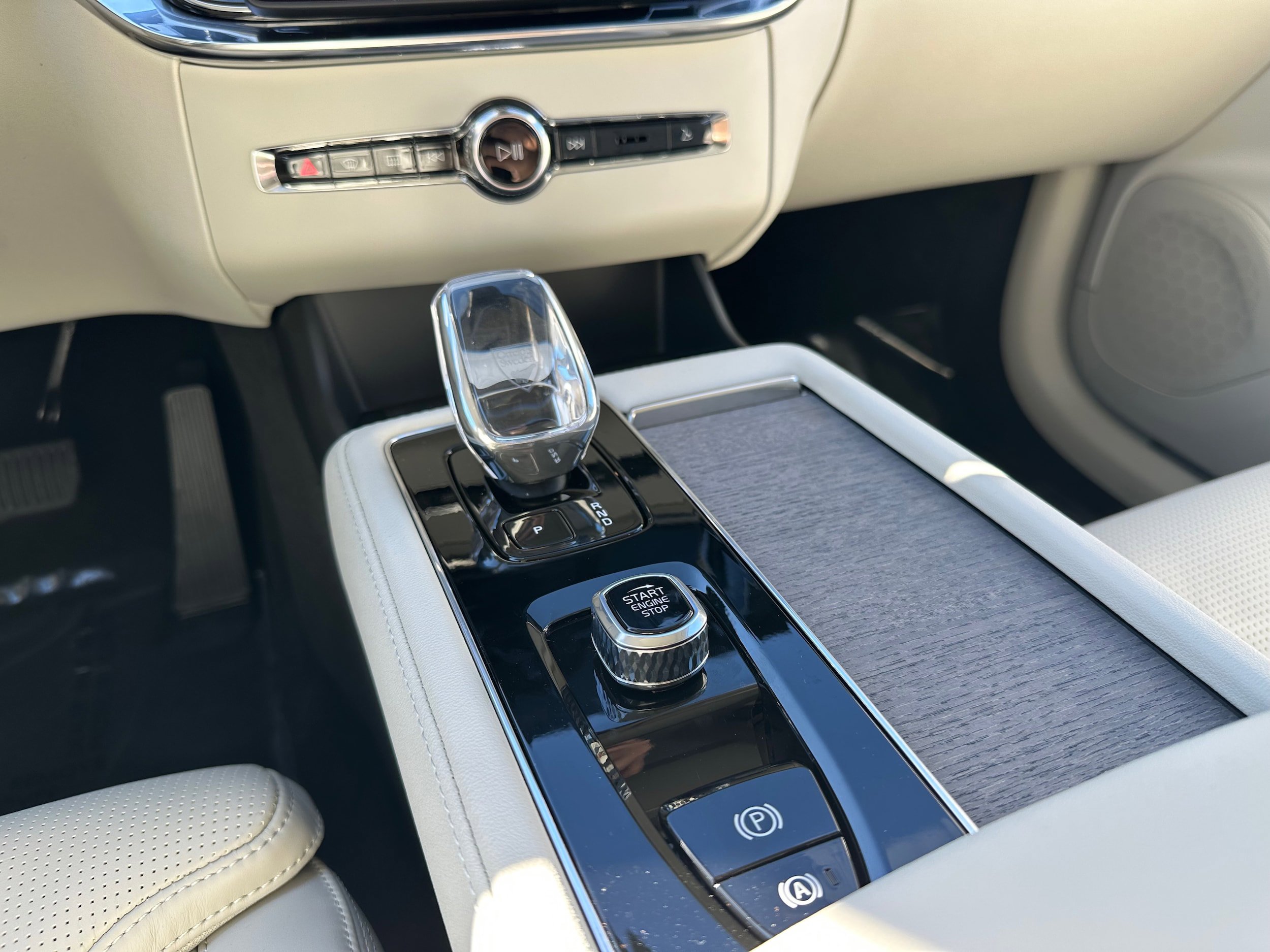 New 2026 Volvo XC90 B6 Ultra w/ Protection Package image 14