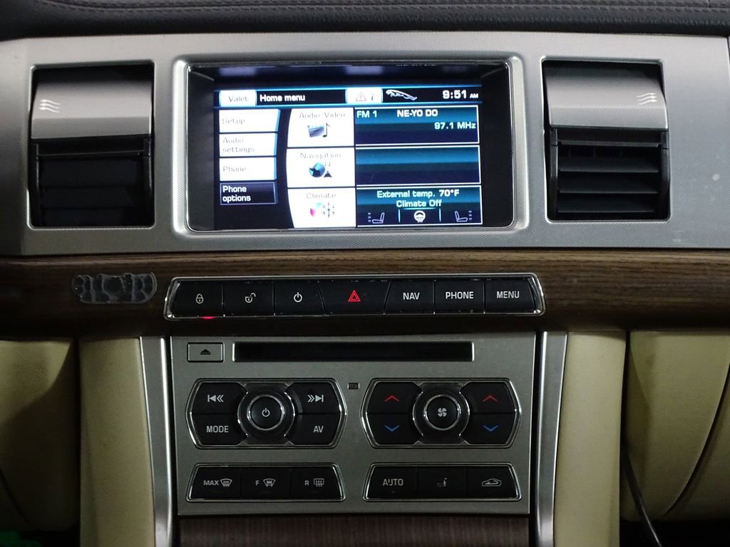 Used 2013 Jaguar XF image 24