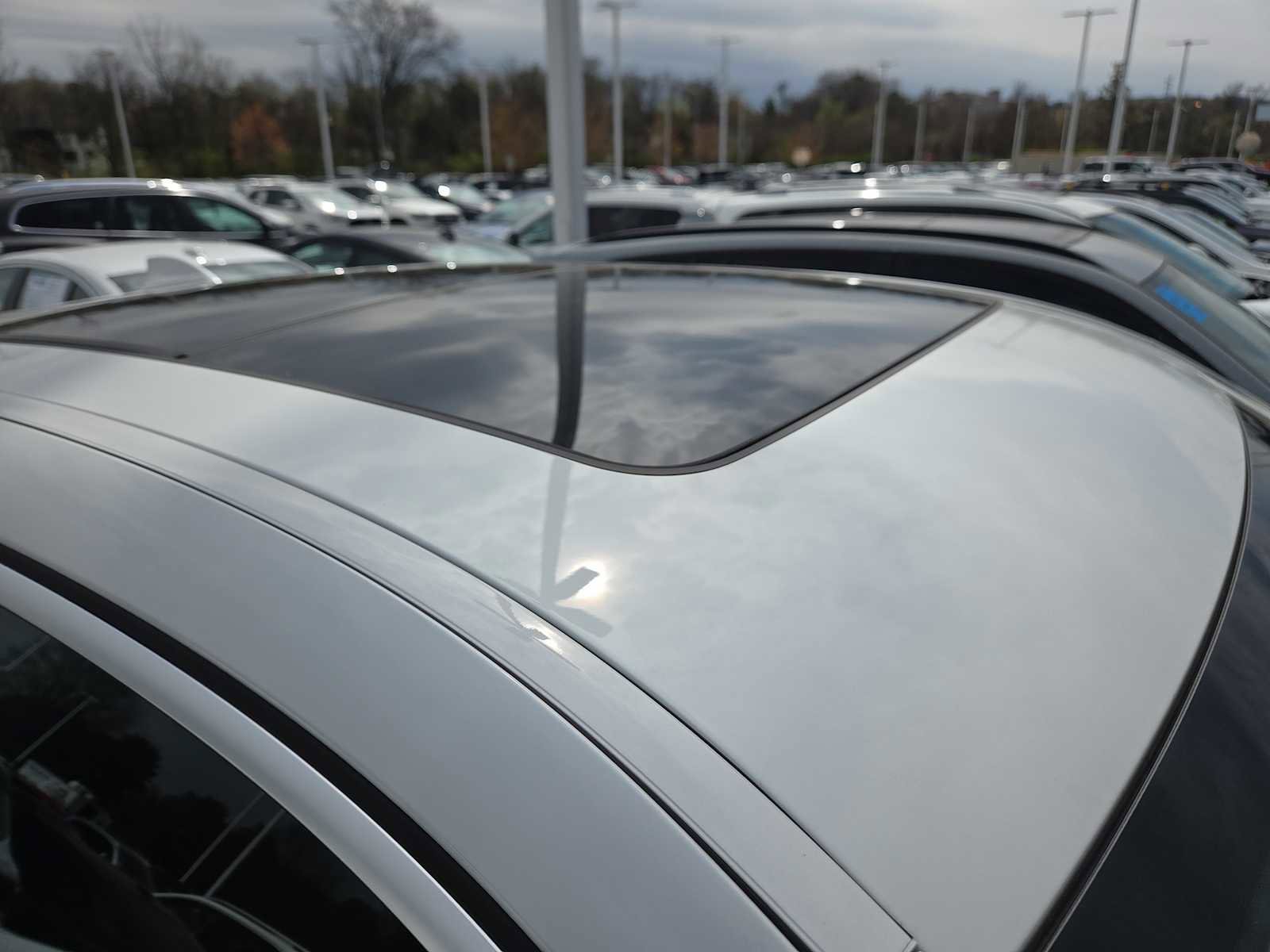 Used 2023 BMW X6 xDrive40i w/ Premium Package image 3