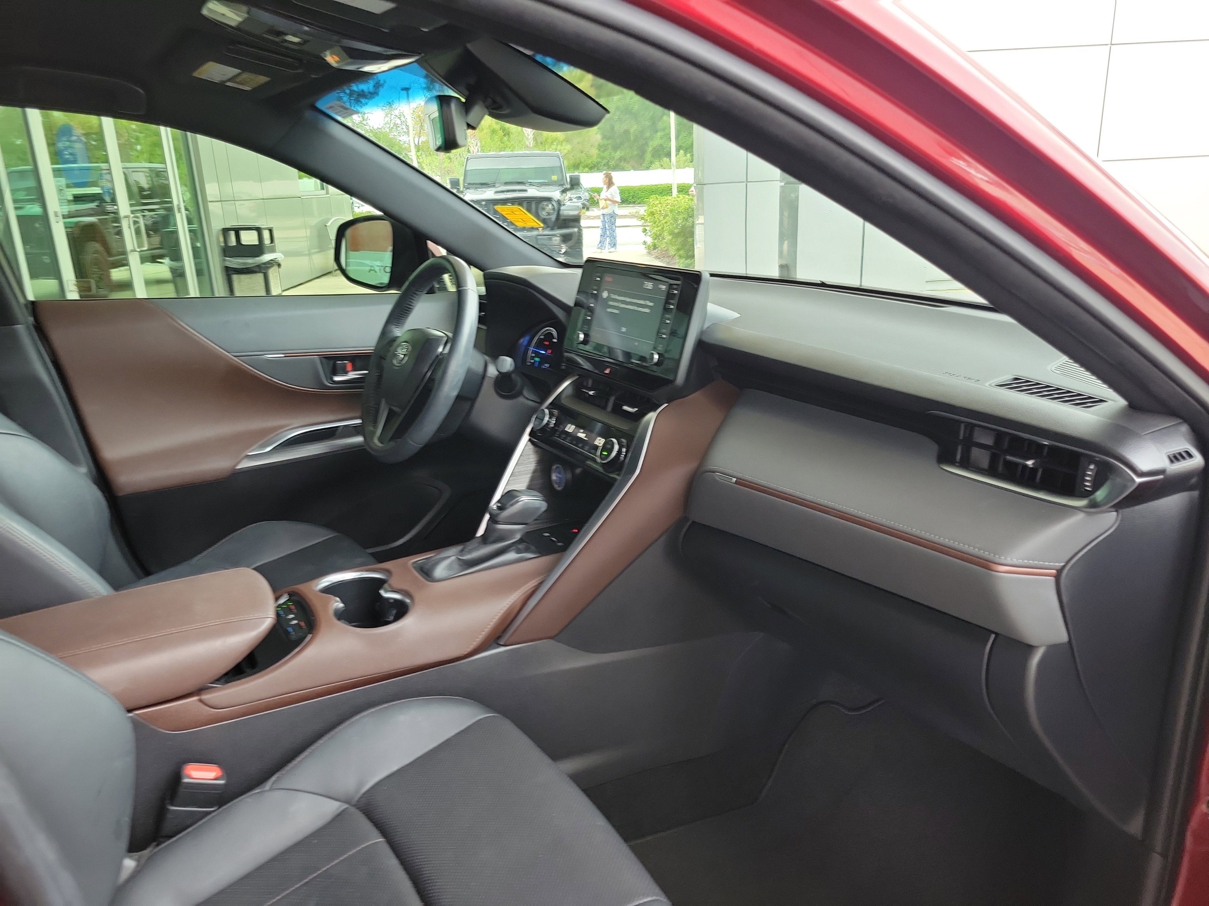 Certified 2021 Toyota Venza XLE image 29
