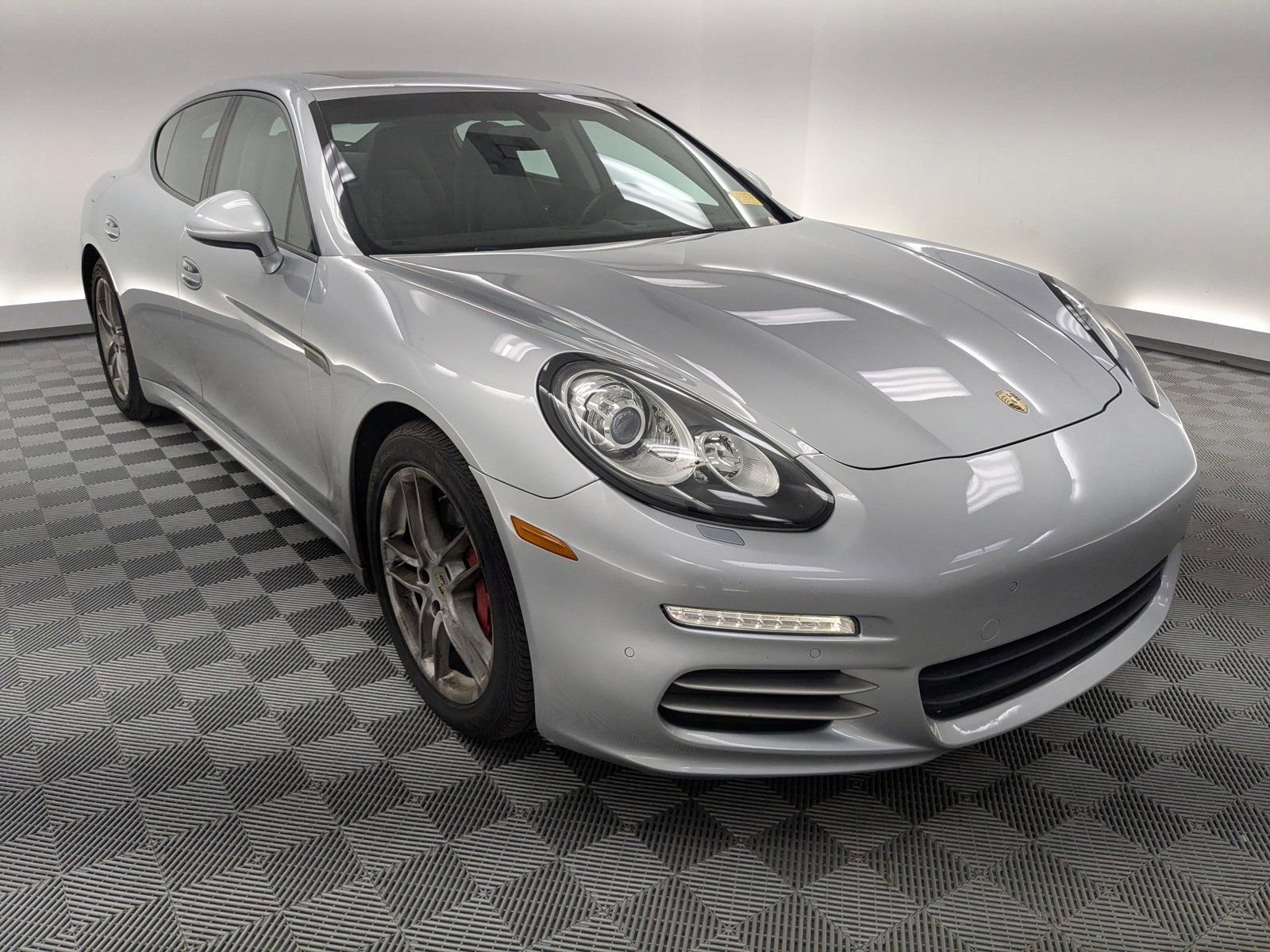 Used 2015 Porsche Panamera 4 image 6