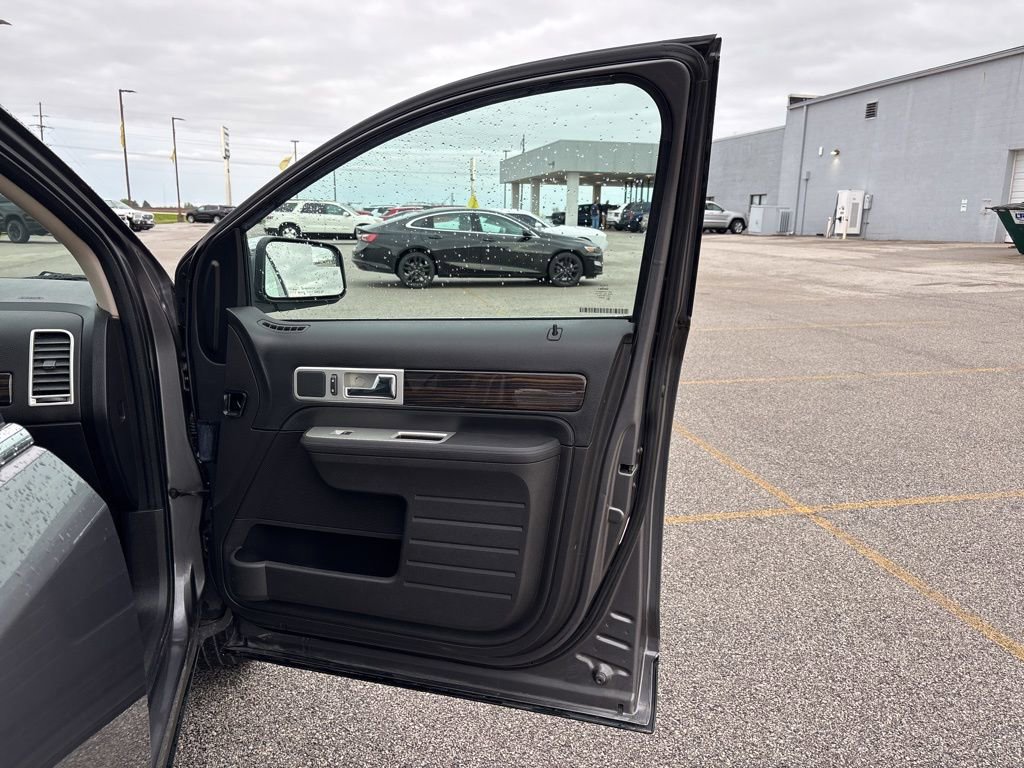 Used 2010 Lincoln MKX 2WD image 17