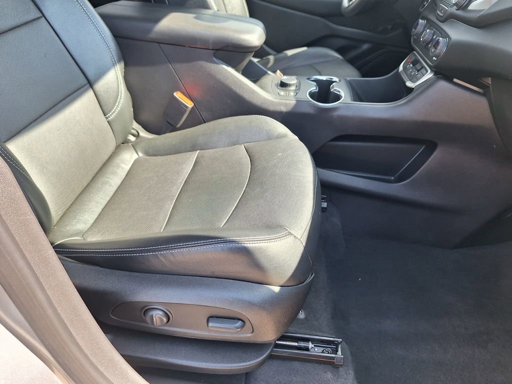 Used 2023 GMC Terrain SLT image 28