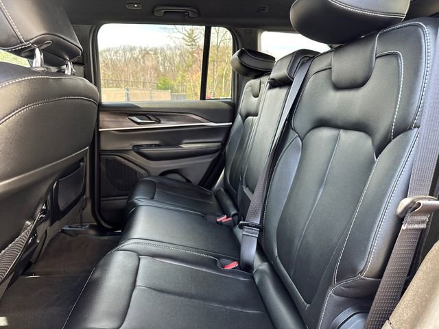 Used 2024 Jeep Grand Cherokee Limited image 19