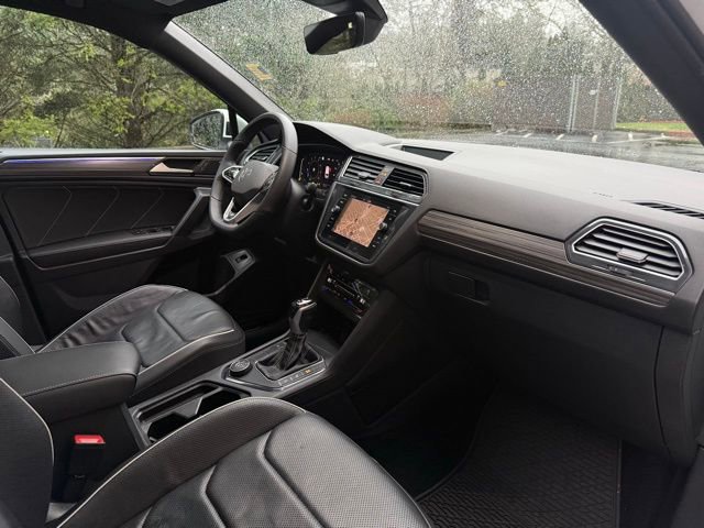 Used 2022 Volkswagen Tiguan SEL R-Line image 11