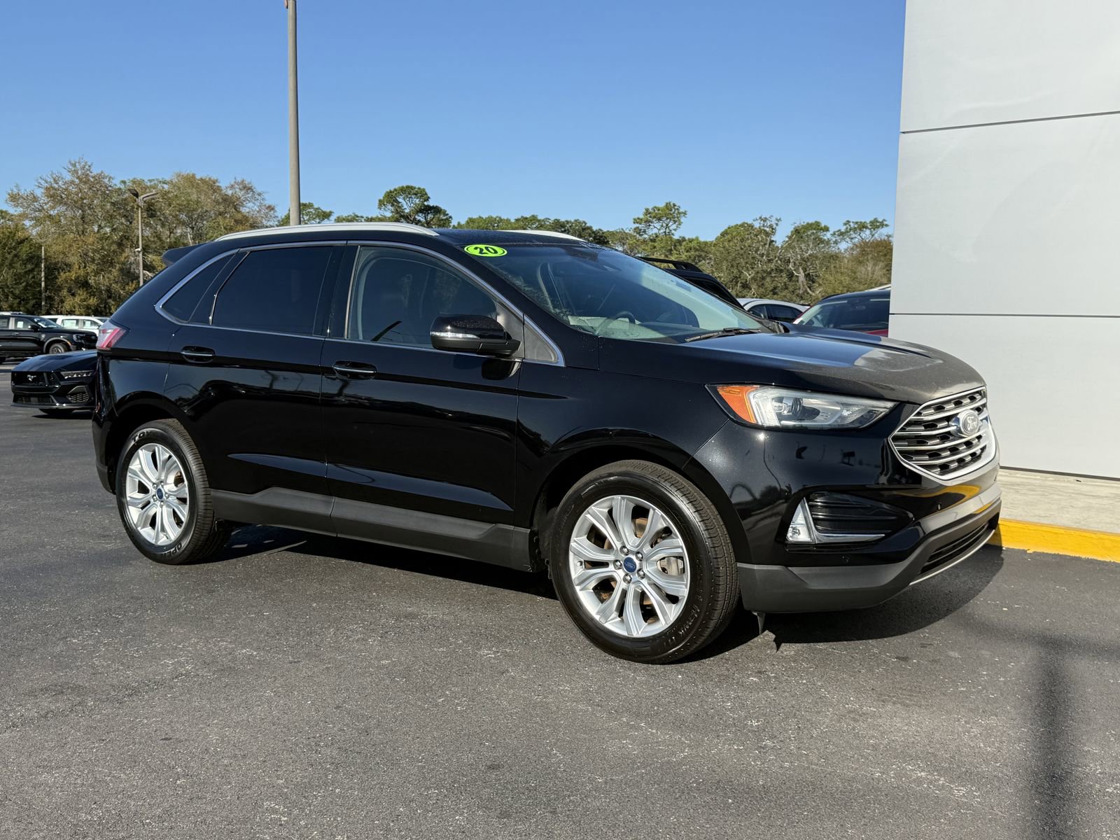 Used 2020 Ford Edge Titanium image 2