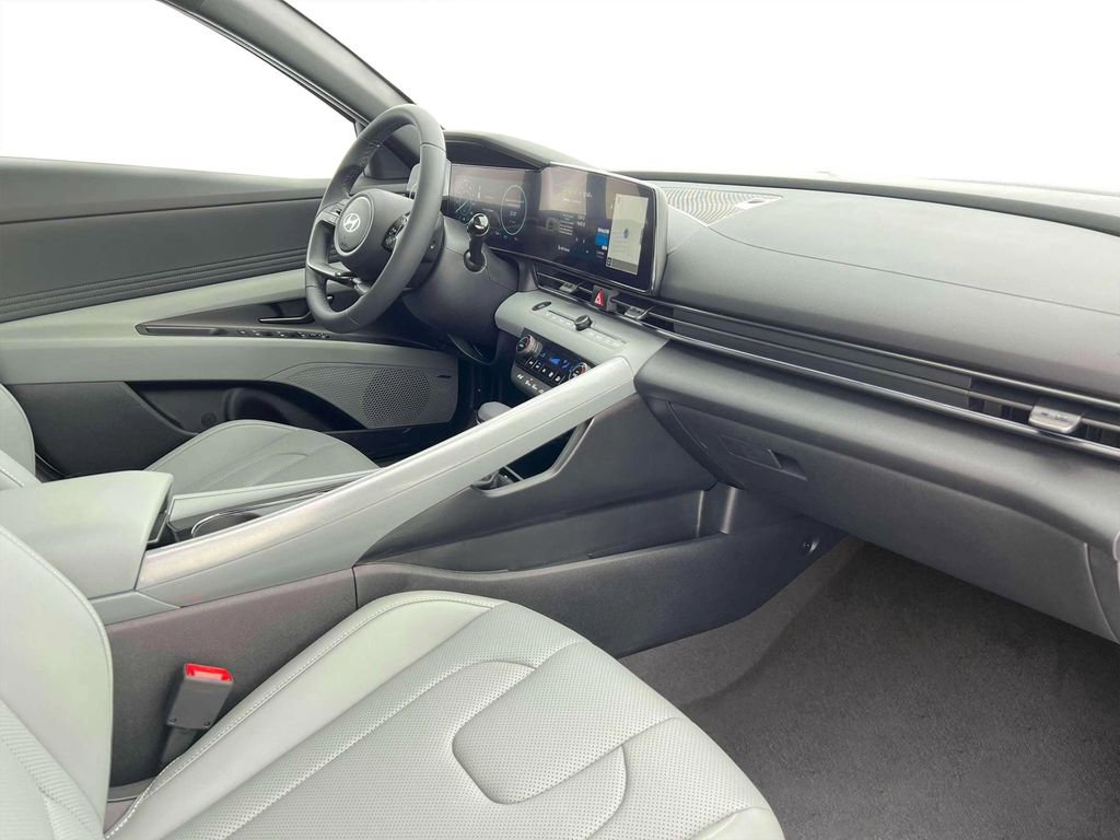 New 2025 Hyundai Elantra Limited FWD image 15