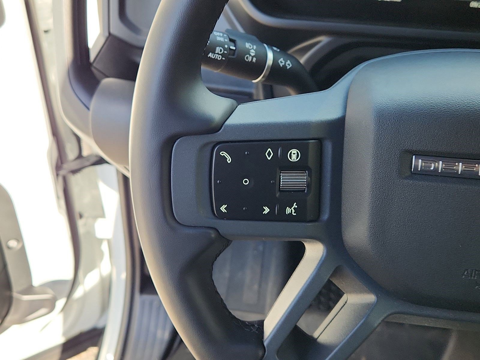 Used 2025 Land Rover Defender 90 S image 18