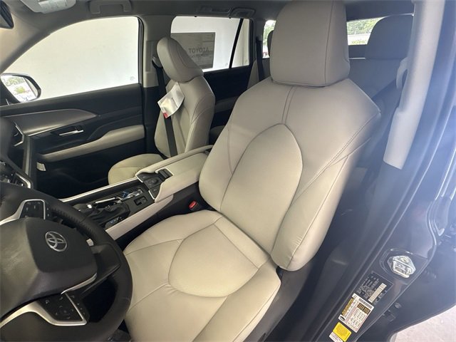 New 2026 Toyota Grand Highlander XLE image 14