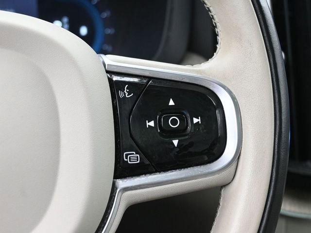 Used 2023 Volvo XC60 B5 Plus w/ Protection Package Premier image 14