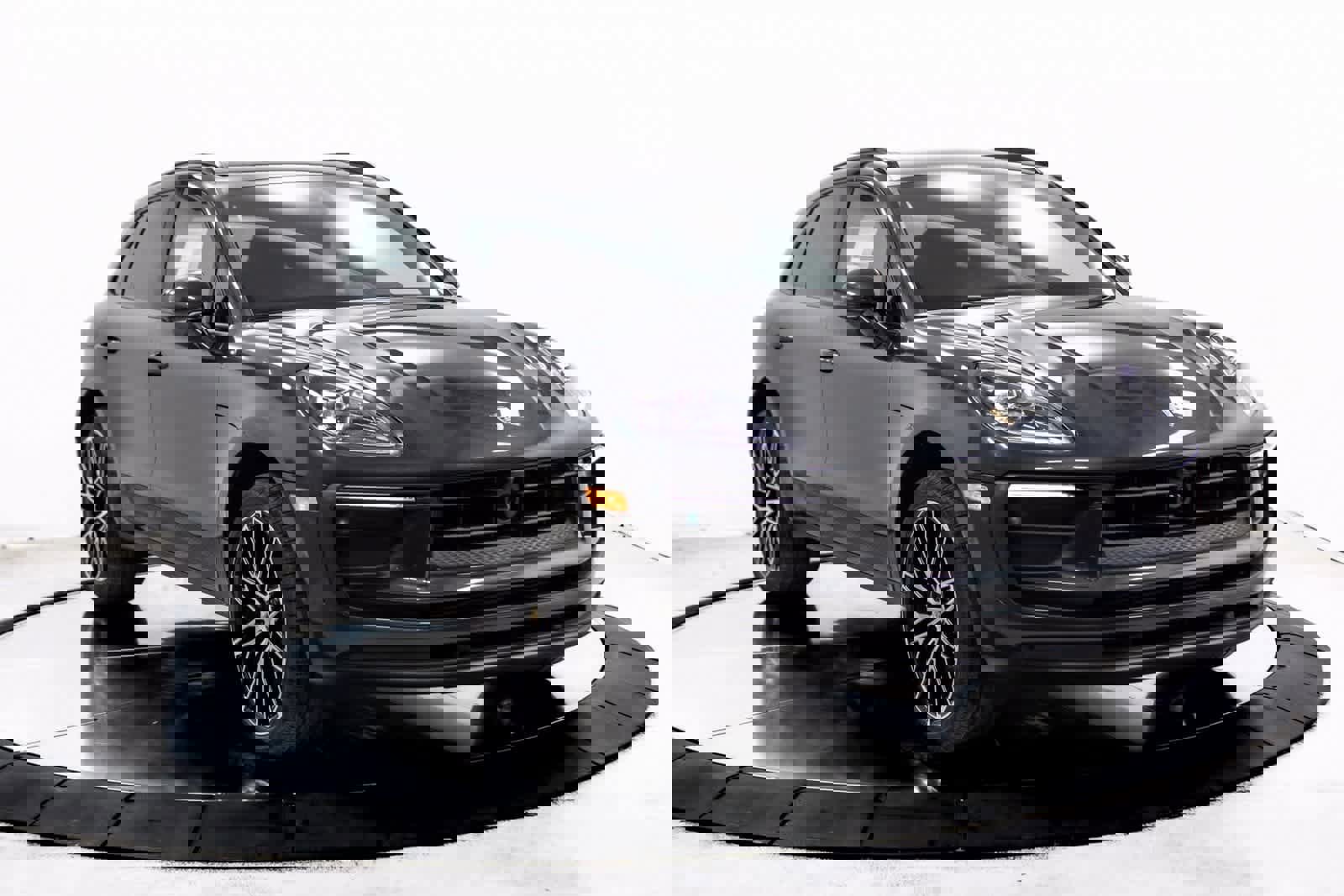Certified 2025 Porsche Macan image 9