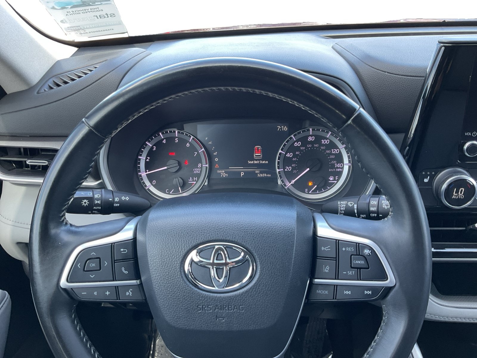 Used 2023 Toyota Highlander XLE FWD image 12
