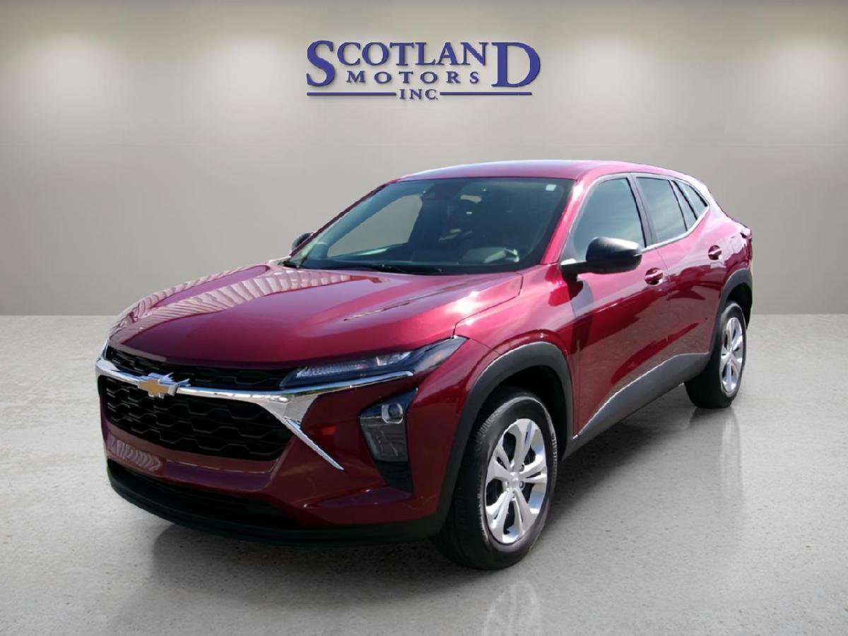 Used 2025 Chevrolet Trax LS image 2