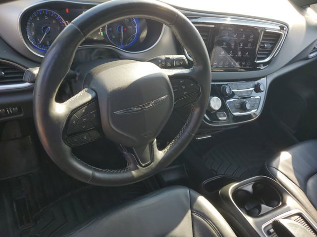 Used 2019 Chrysler Pacifica Touring-L Plus w/ S Appearance Package FWD image 18