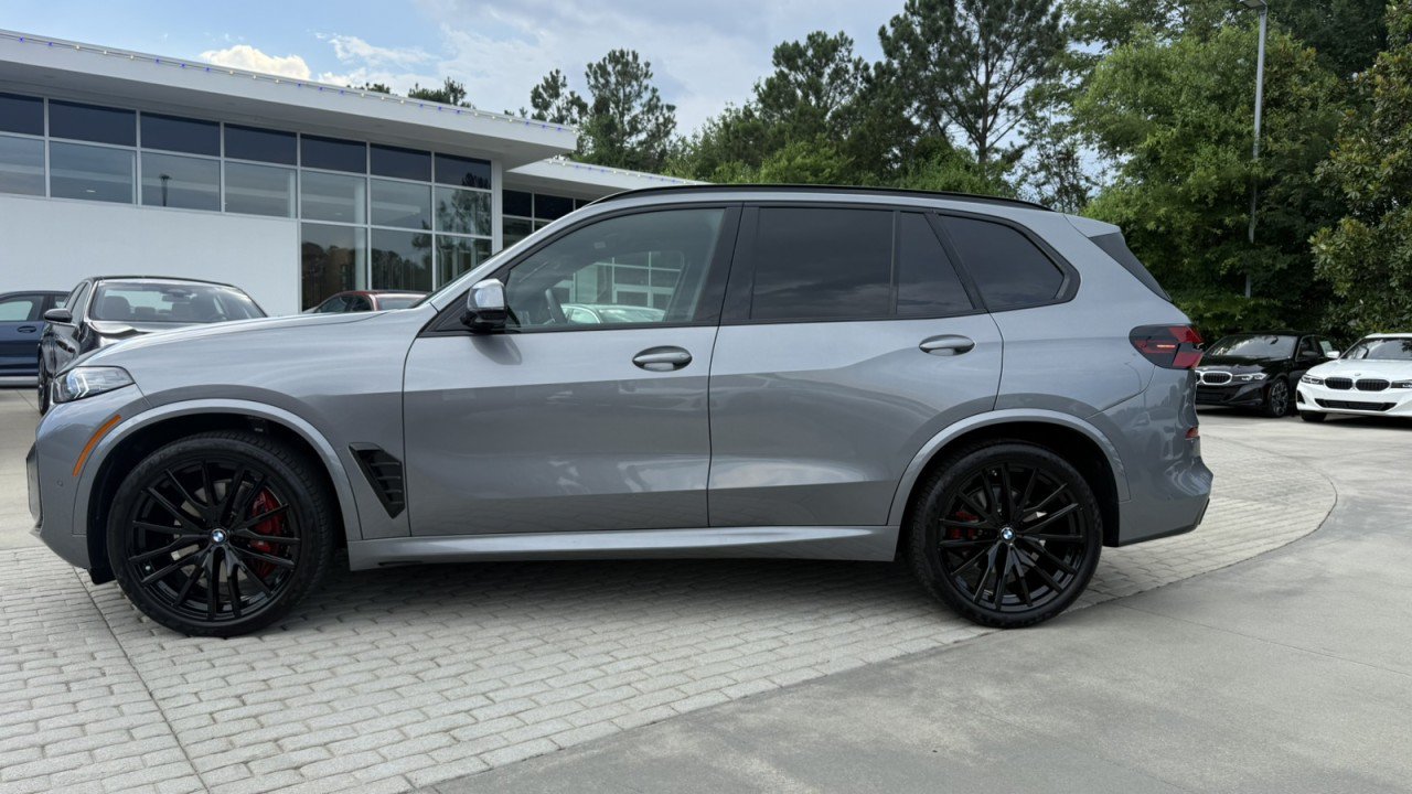Used 2026 BMW X5 xDrive40i w/ M Sport Package AWD/4WD image 3