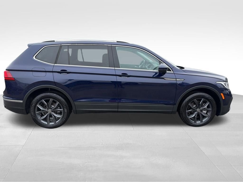 Used 2023 Volkswagen Tiguan SE w/ Panoramic Sunroof Package image 7