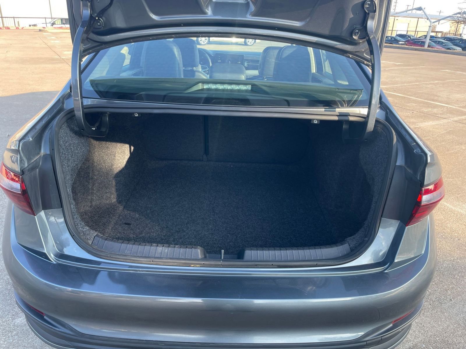 Used 2025 Volkswagen Jetta SE image 32