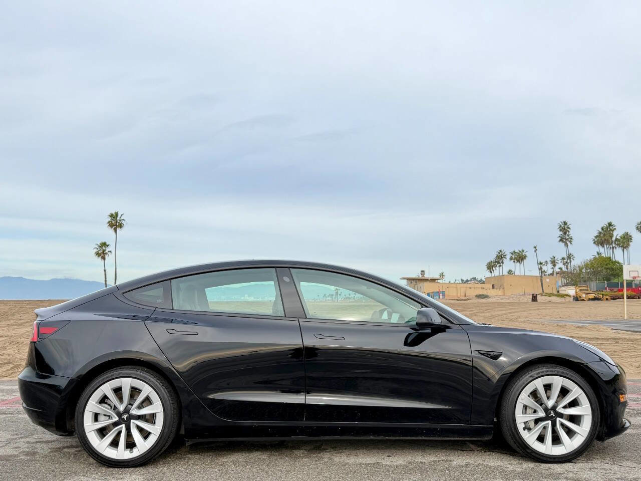 Used 2023 Tesla Model 3 Standard Range image 5