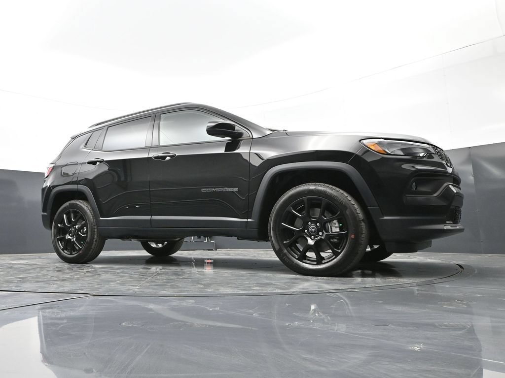 Used 2026 Jeep Compass Latitude AWD/4WD image 37