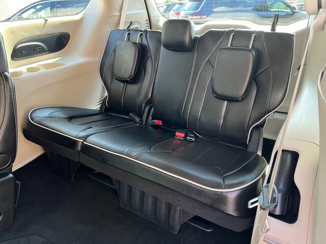 Used 2024 Chrysler Pacifica Limited w/ Uconnect Theater Family Group AWD/4WD image 7