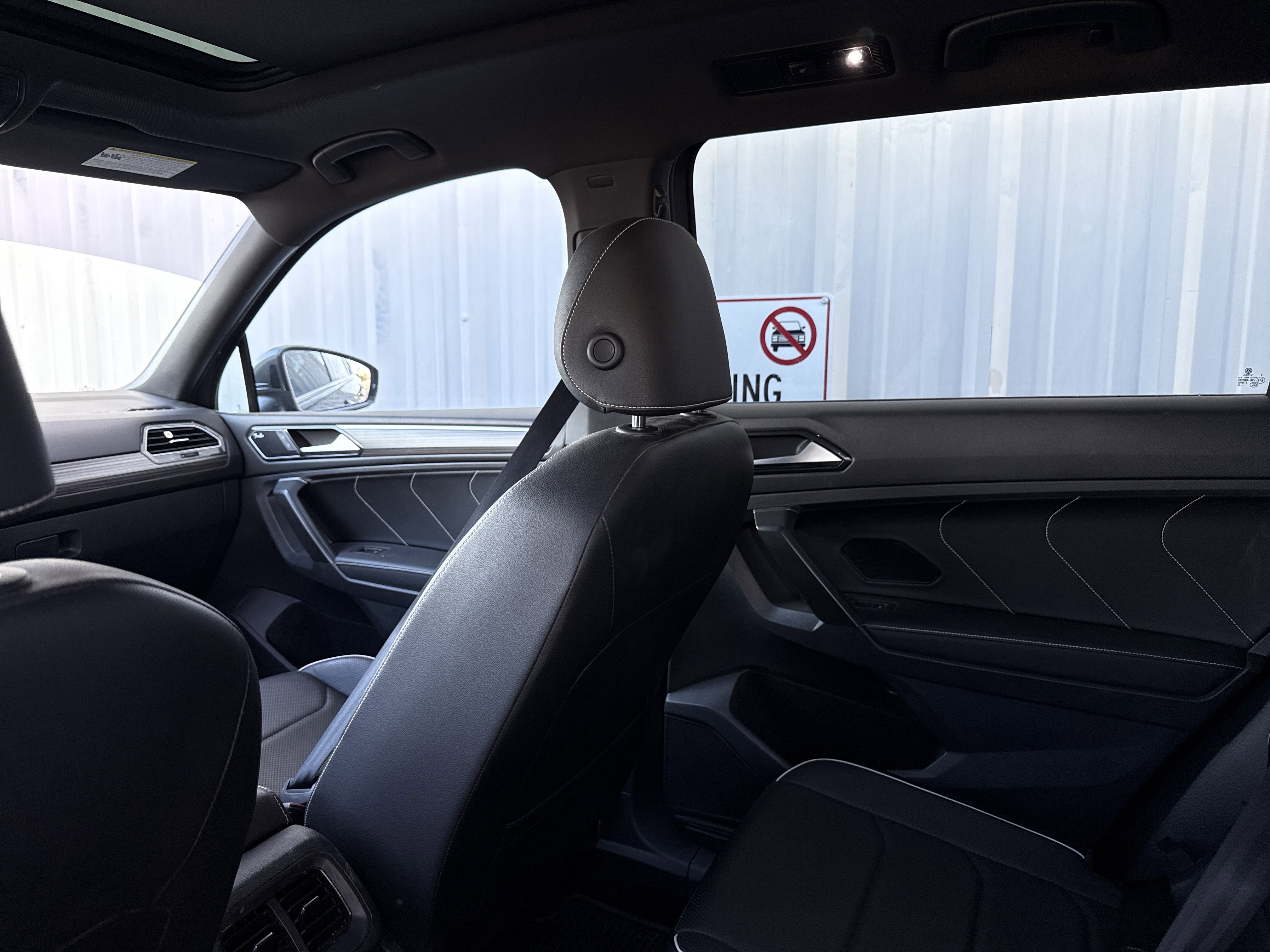 Used 2022 Volkswagen Tiguan SEL R-Line image 25