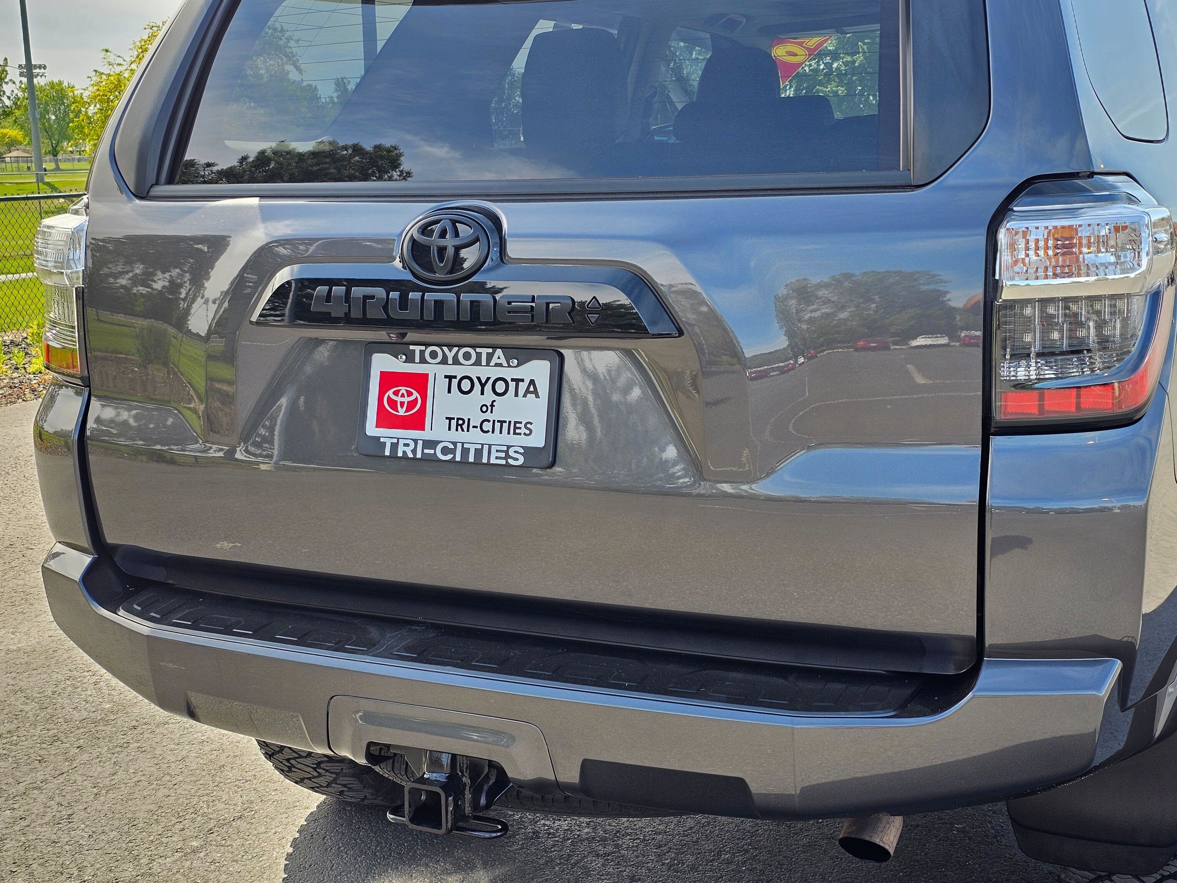Used 2020 Toyota 4Runner Venture w/ Moonroof Package AWD/4WD image 13