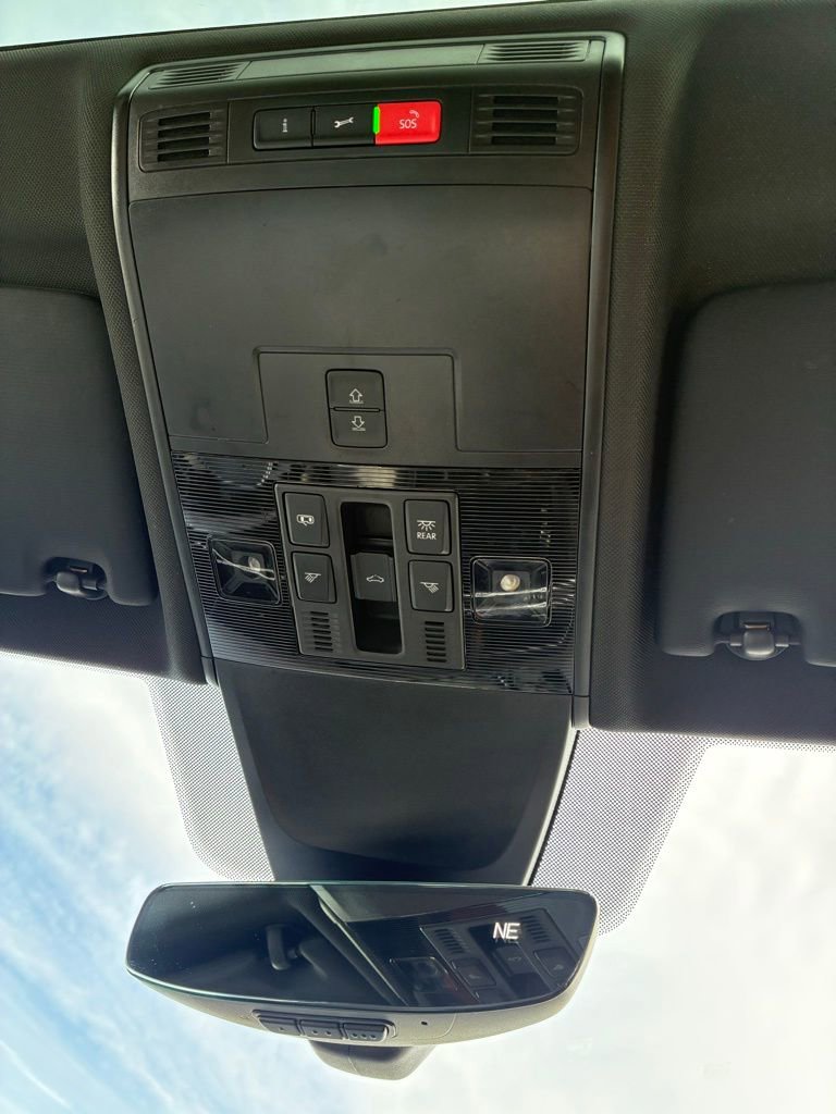 Used 2021 Volkswagen Tiguan SEL Premium R-Line image 40