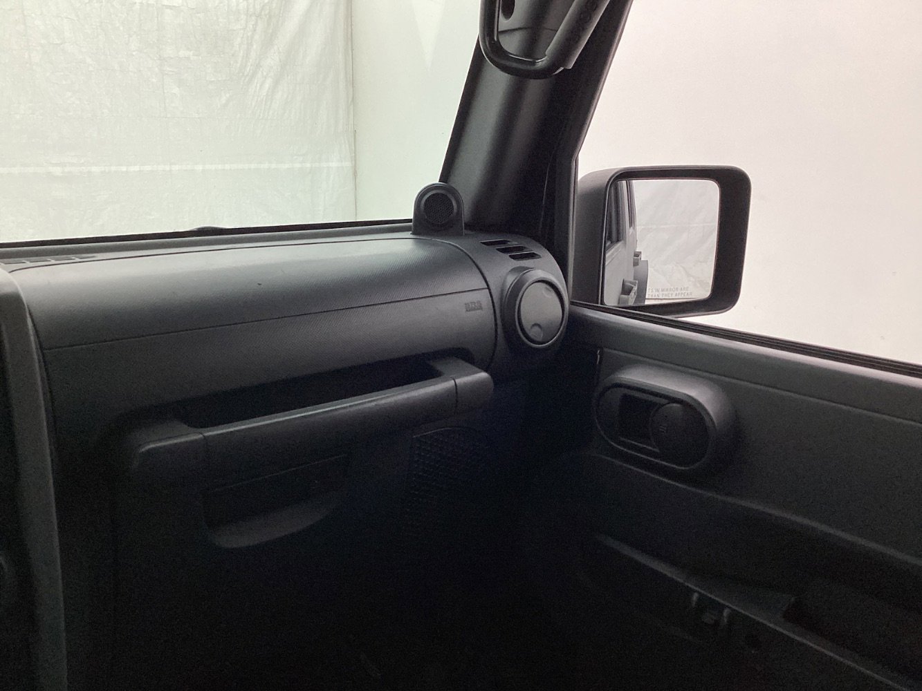 Used 2009 Jeep Wrangler Unlimited Sahara w/ Dual Top Group image 28