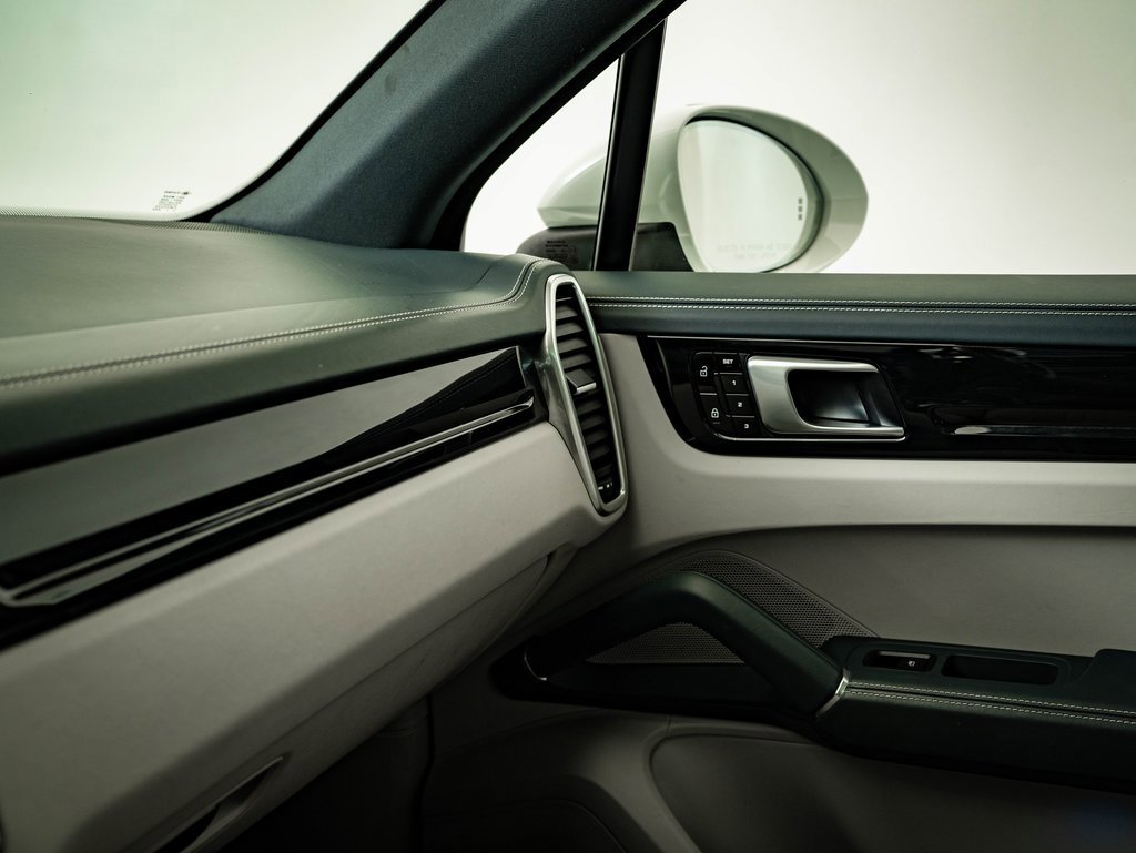Used 2019 Porsche Cayenne S image 44
