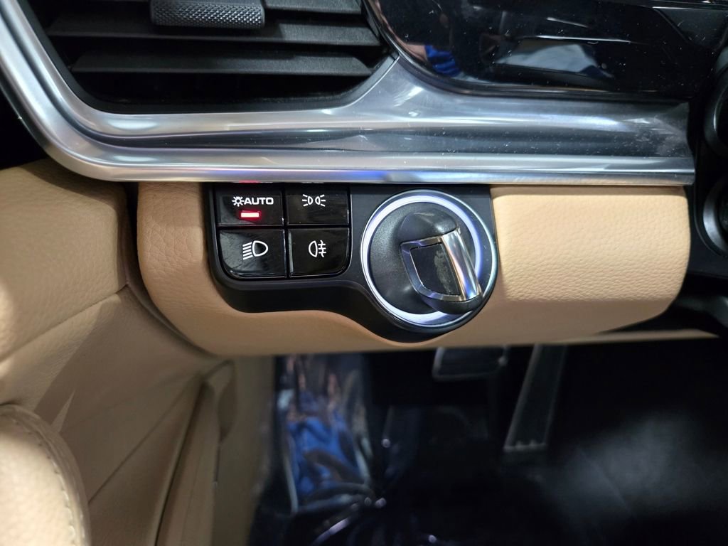 Used 2018 Porsche Panamera 4 image 17