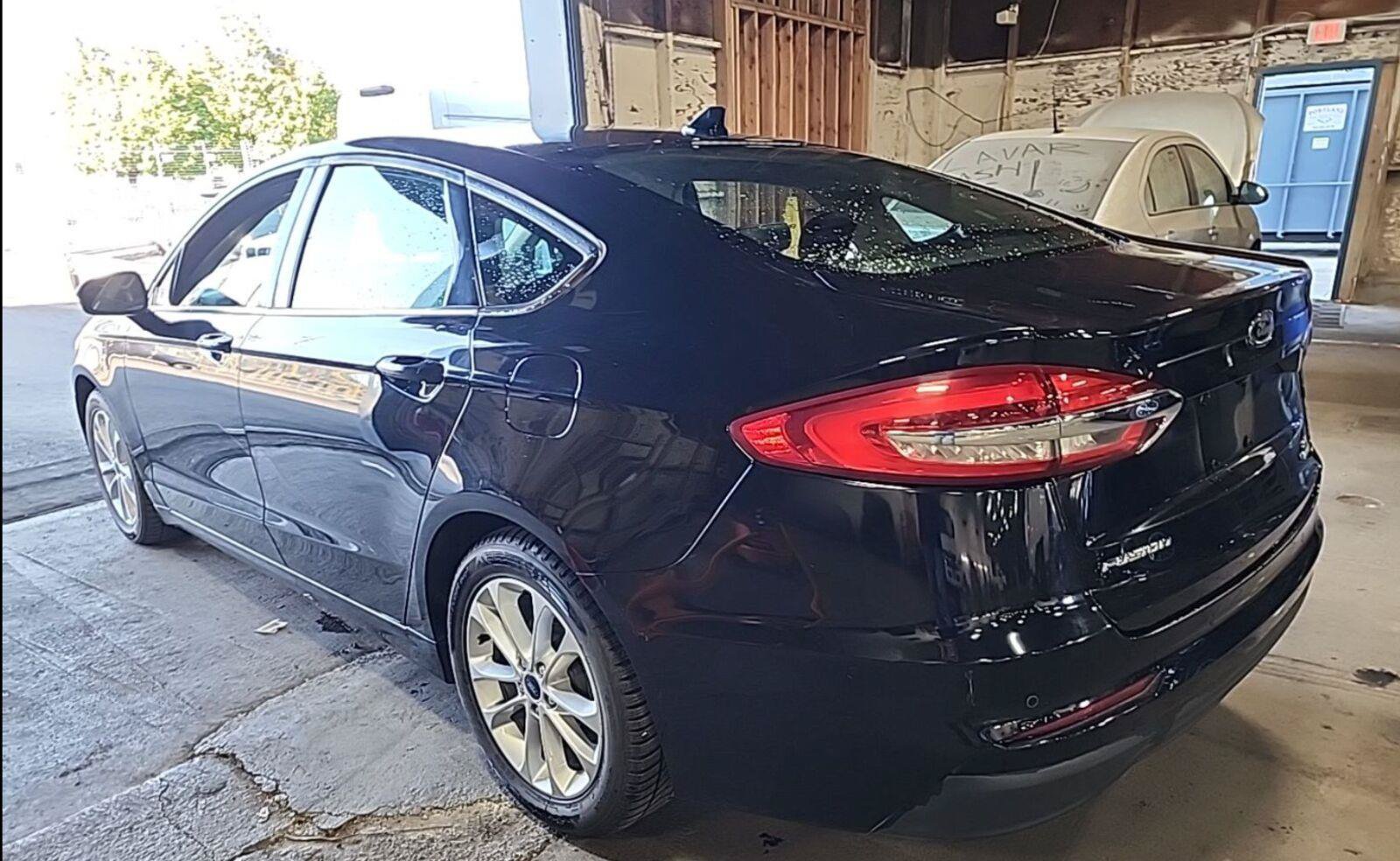 Used 2020 Ford Fusion SE FWD image 5