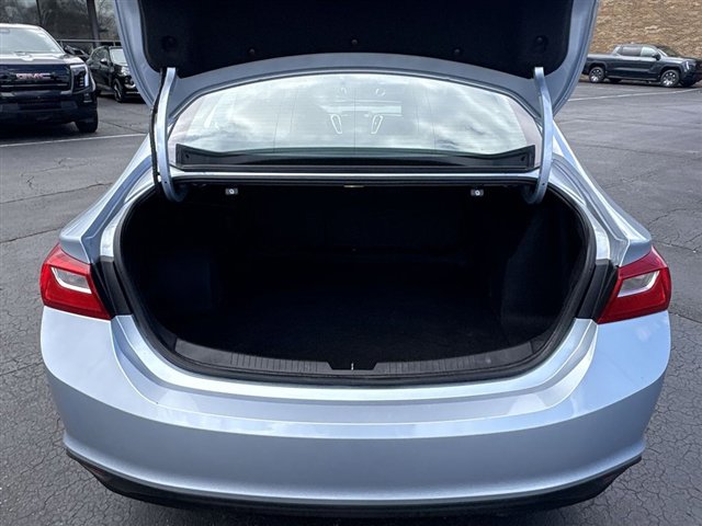 Used 2017 Chevrolet Malibu LT image 24