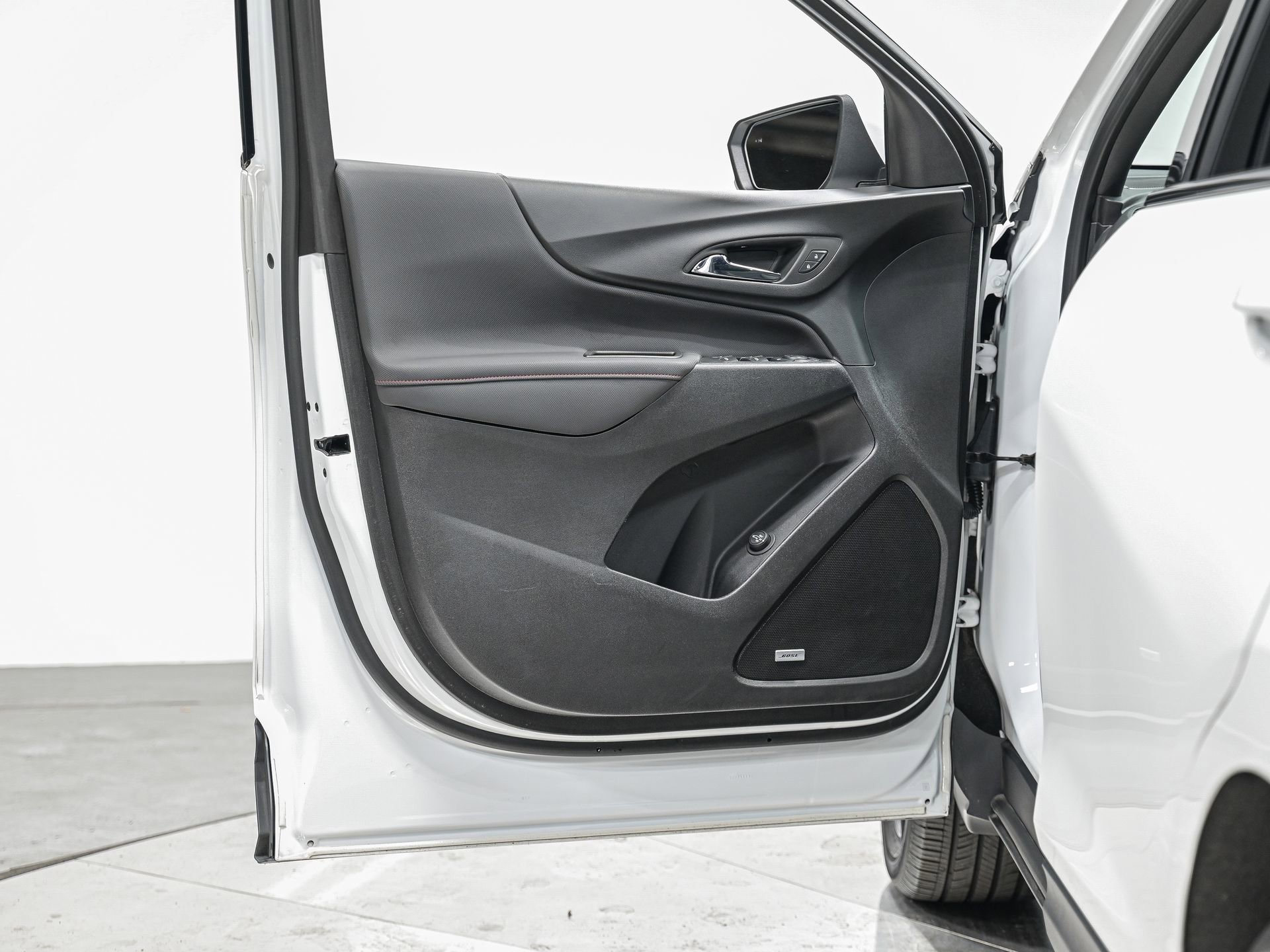 Used 2023 Chevrolet Equinox RS w/ RS Leather Package image 12