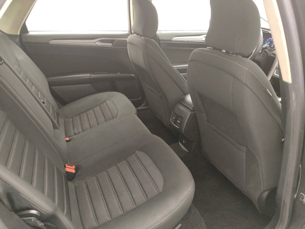Used 2019 Ford Fusion SE image 19