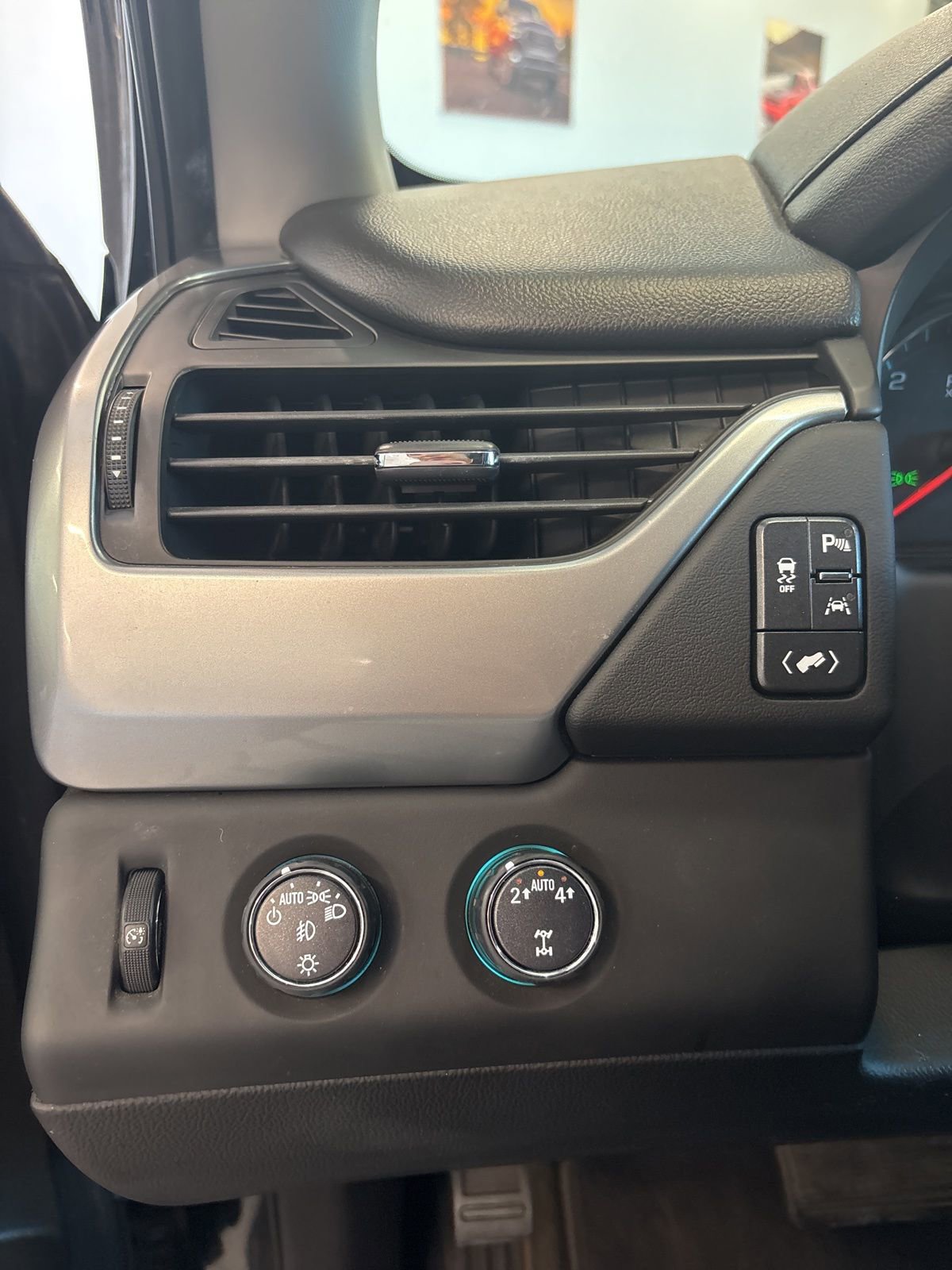 Used 2018 Chevrolet Tahoe LT image 5