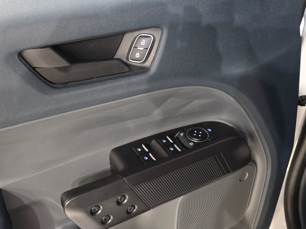 New 2025 Ford Maverick XLT w/ XLT Luxury Package image 14