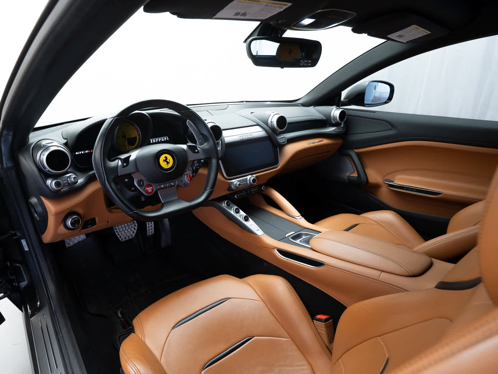 Certified 2018 Ferrari GTC4Lusso image 12