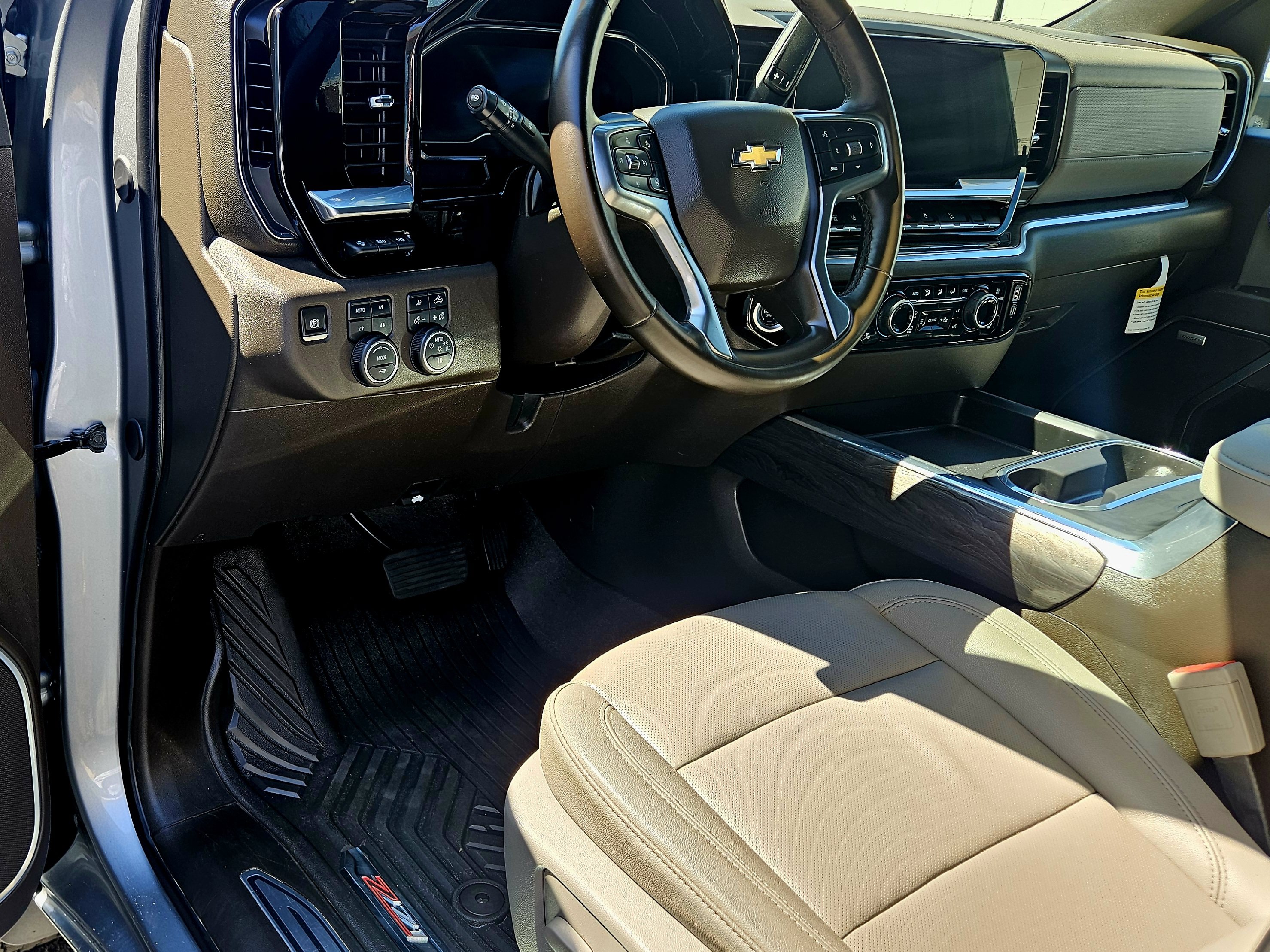 Used 2025 Chevrolet Silverado 2500 LTZ w/ LTZ Plus Package AWD/4WD image 42