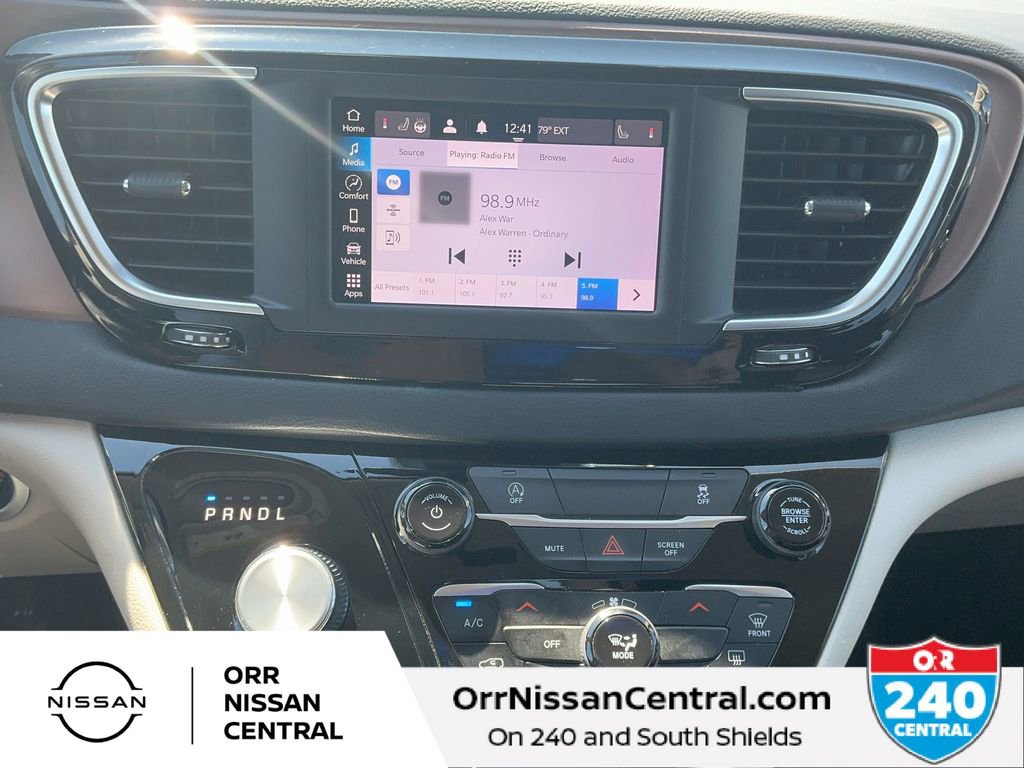 Used 2023 Chrysler Voyager LX image 23