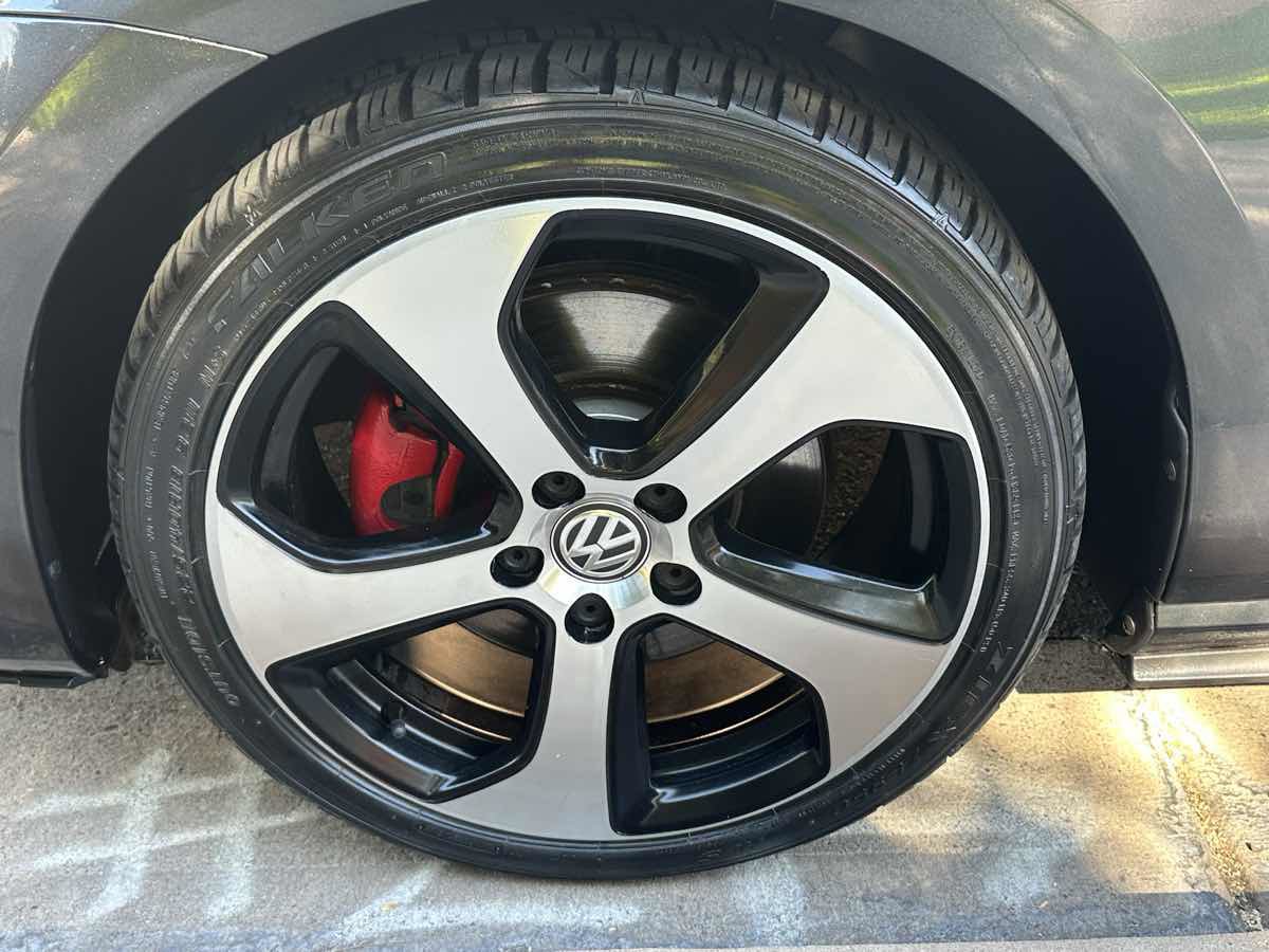 Used 2015 Volkswagen GTI SE FWD image 54