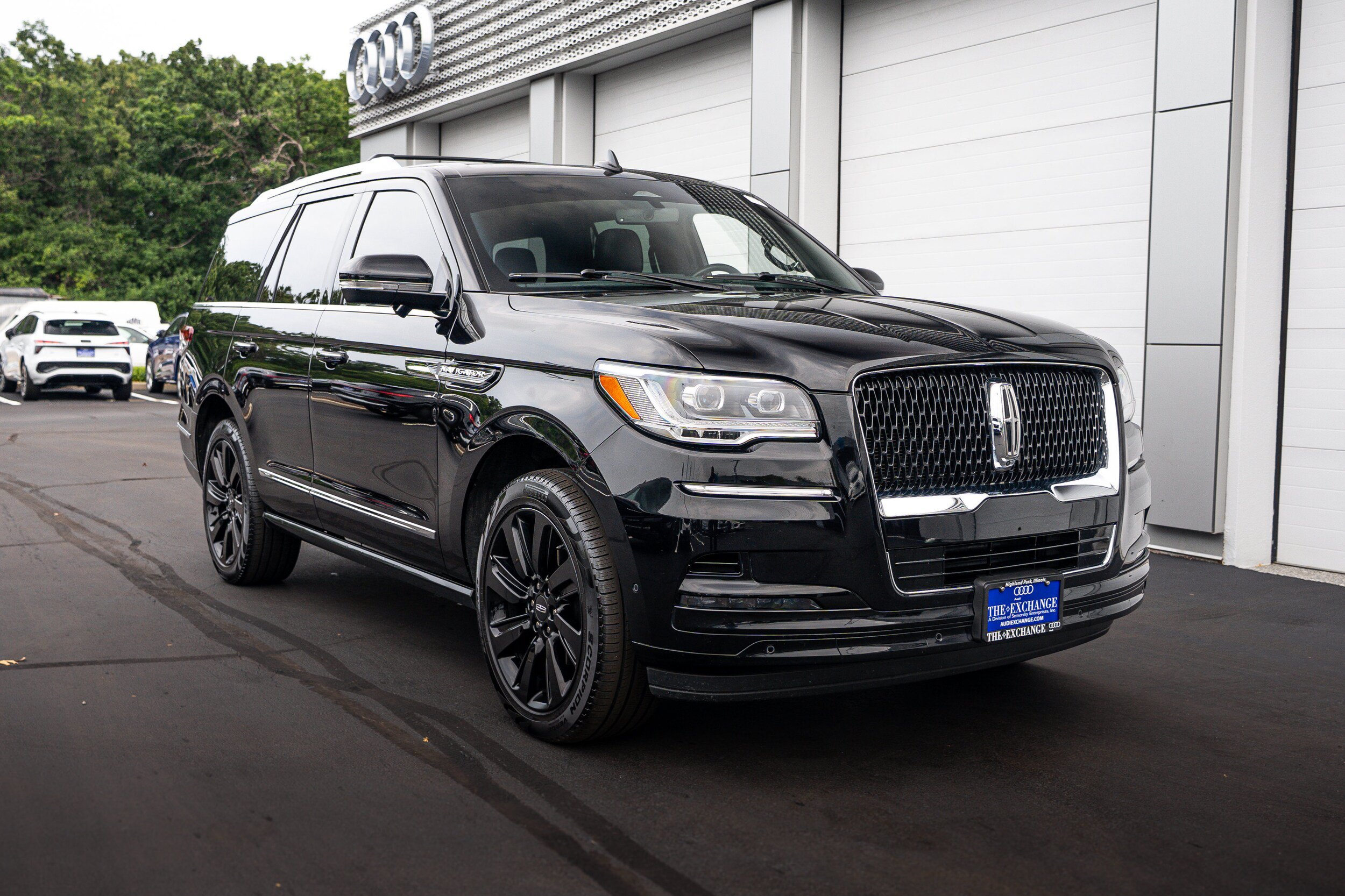 Used 2023 Lincoln Navigator Reserve AWD/4WD image 2