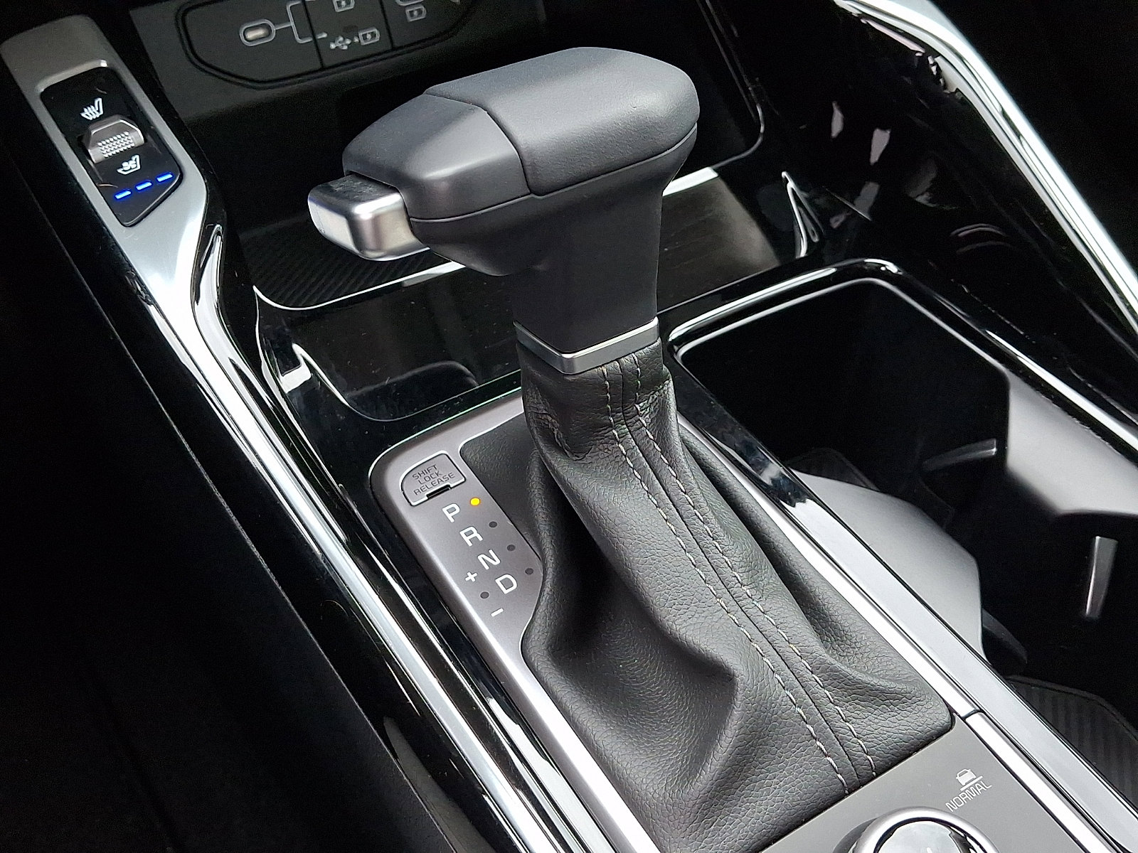 Used 2025 Kia Sorento SX image 25