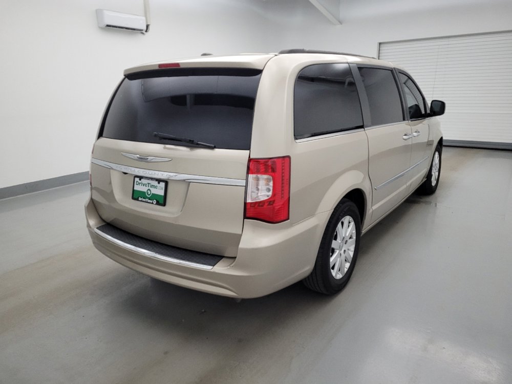 Used 2016 Chrysler Town & Country Touring w/ Driver Convenience Group FWD image 9